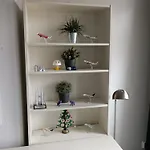 Private Bedroom Near Alexanderplatz In Sharing Quarto em Acomodações Particulares