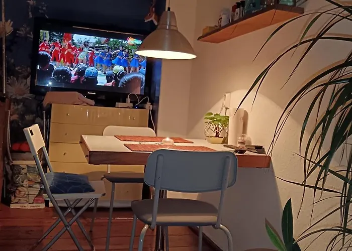 Private Bedroom Near Alexanderplatz In Sharing Δωμάτια σε οικογενειακή κατοικία