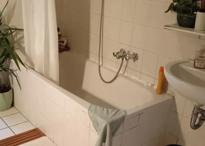 Private Bedroom Near Alexanderplatz In Sharing Δωμάτια σε οικογενειακή κατοικία *