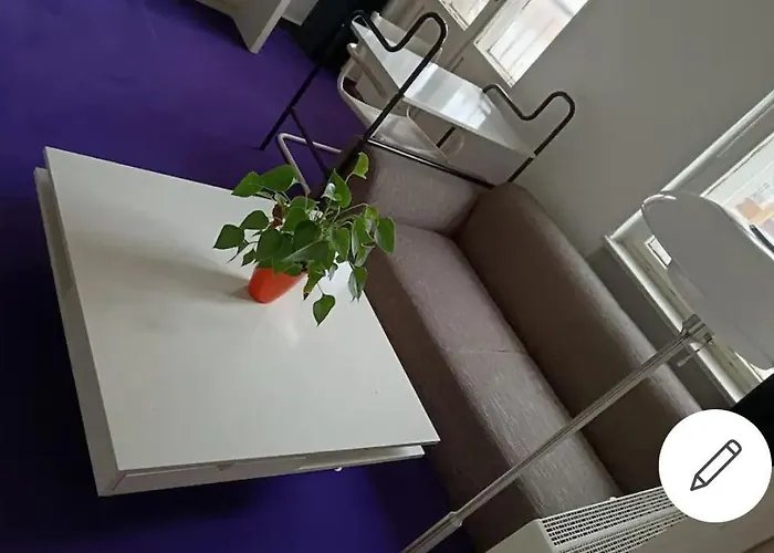 Private Bedroom Near Alexanderplatz In Sharing