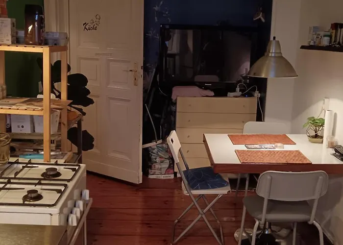 Private Bedroom Near Alexanderplatz In Sharing * 베를린