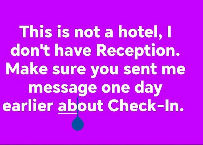 Private Bedroom Near Alexanderplatz In Sharing 베를린